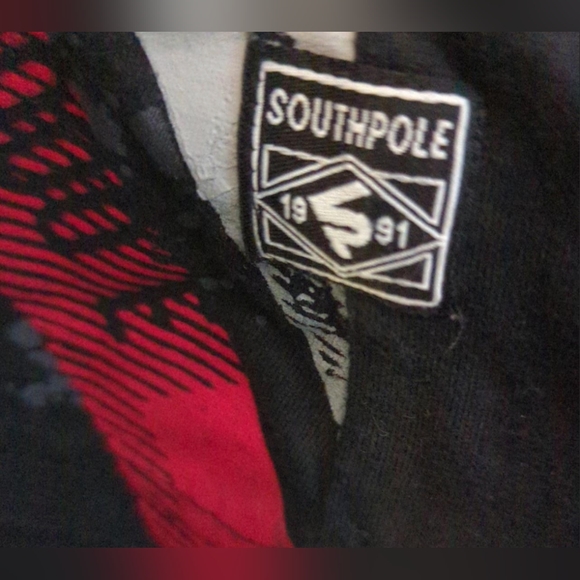 South Pole men's XL skull shirt sleeve and front graphic. Great condition - Picture 5 of 6